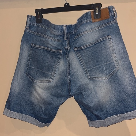 H&M LOGG Bermuda style Jean shorts size 36 button fly - Picture 4 of 6